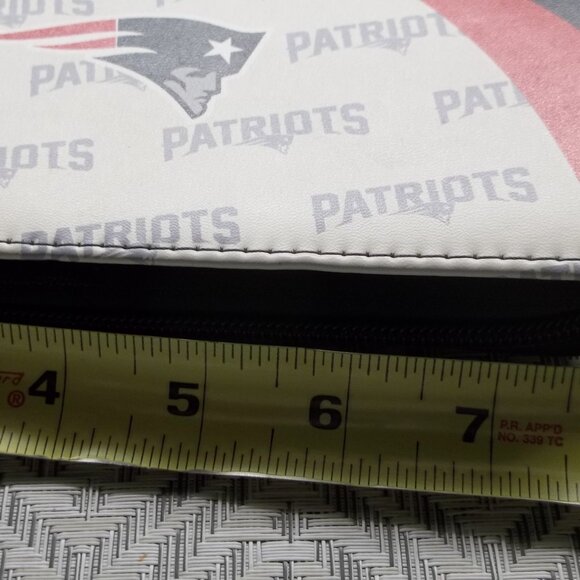 LADIES NEW ENGLAND PATRIOTS WALLET - Picture 4 of 5